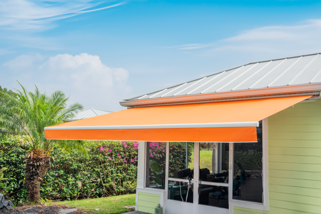 Awning-Residential-WhiteFrame-PalmTree-GreenHouse